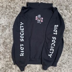 Riot Society Sweatshirt Medium. No hood strings.